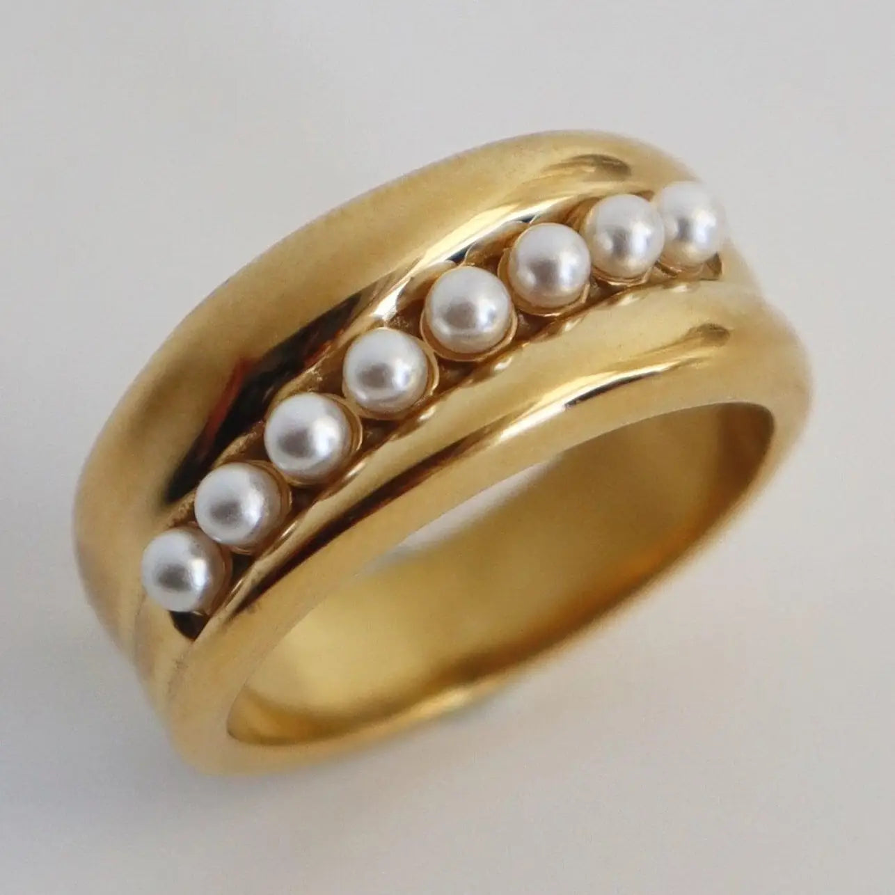Perla Chunky Pearl Ring
