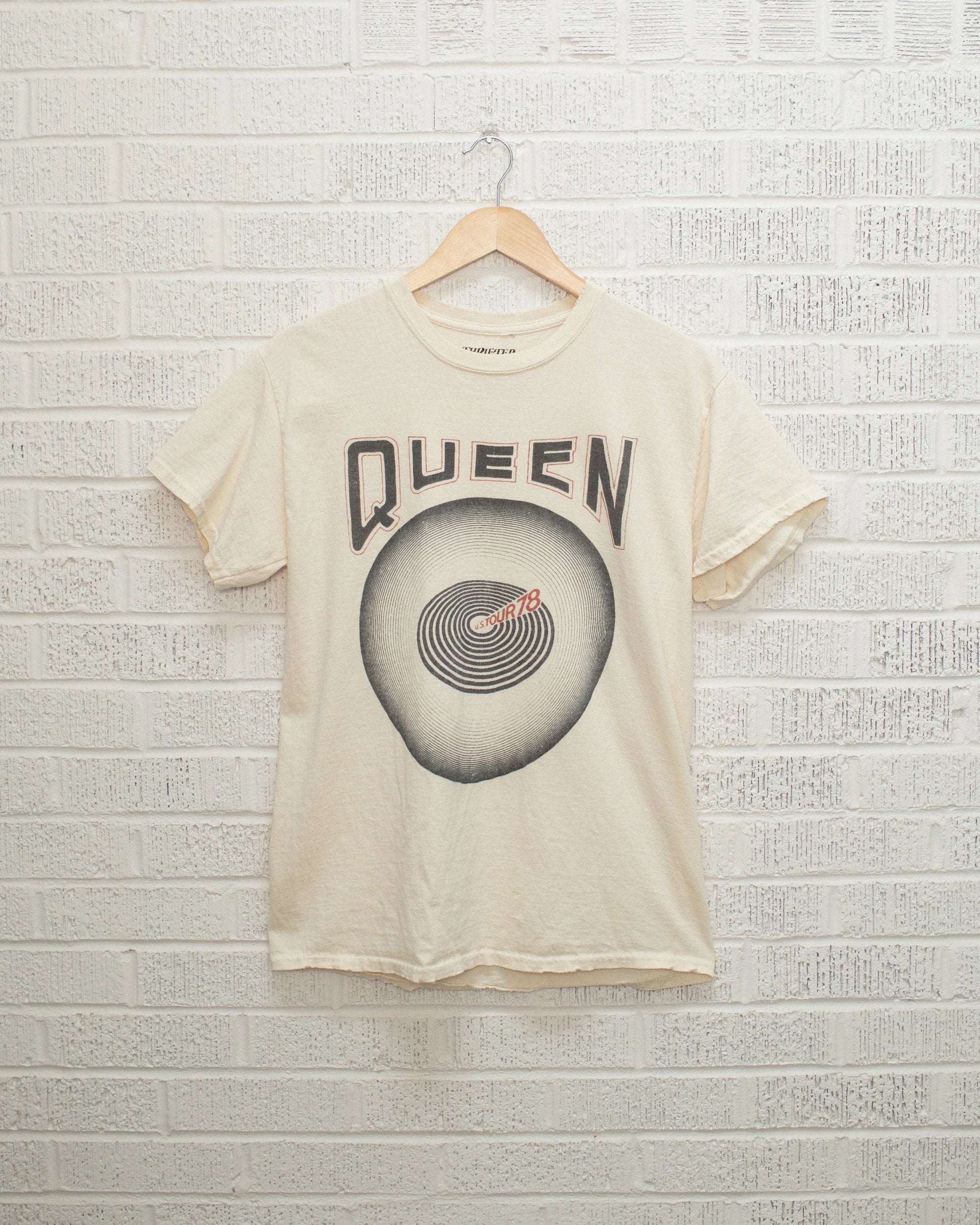 Queen Tour Off White Tee   *Extended Sizing*