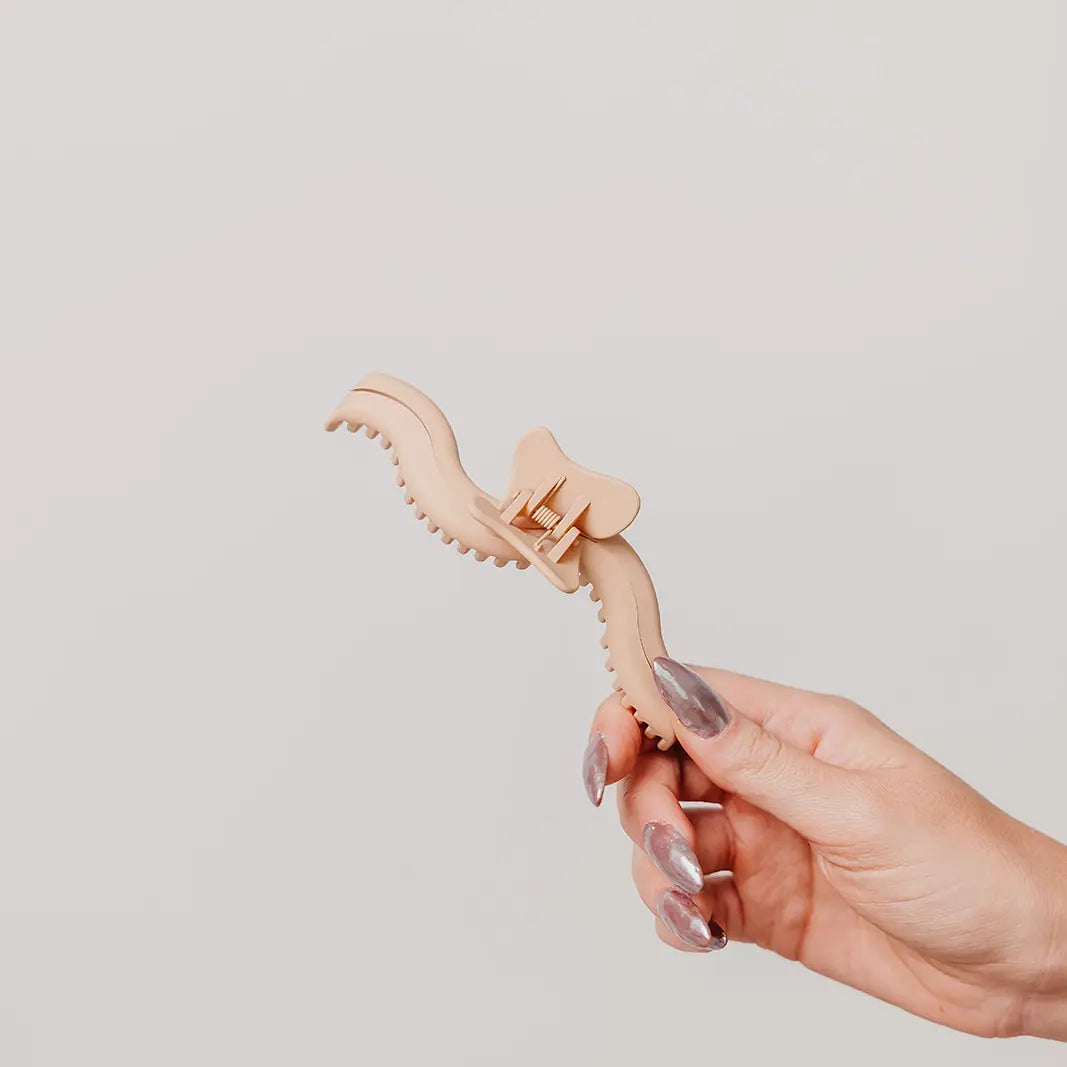 KAXI Hold Everything Wavy Clip  | Bone